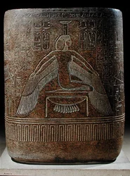 A fáraót védő Nephthys, III. Ramesses (Kr. e. 1854-1153 körül) szarkofágjáról, a Királyok Völgyében lévő sírjából, Újbirodalom (rózsaszín gránit).