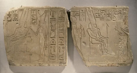 Amun-Re és Mut, Karnakból, Thébából, késői időszak (homokkő)
