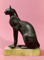 Macska szobra, késői időszak (bronz)
