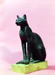 Macska szobra, késői időszak (bronz)
