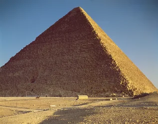 Khufu nagy piramisa (Kr. e. 2551-2528) Óbirodalom