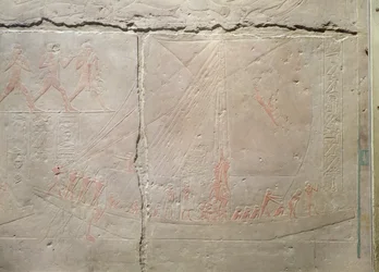Hajóutazást ábrázoló dombormű Akhethotep Masztabájából, az óbirodalomból, ie 2400 körül (festett mészkő)