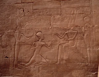 Egyiptomi ókor: Karnak (Karnak) templomának falait díszítő dombormű, Egyiptom.