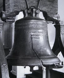 A Liberty Bell, 1752-ben öntött (réz és ón)