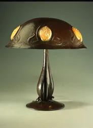 Asztali lámpa, 1910 körül (réz és gyöngy abalone kagyló)