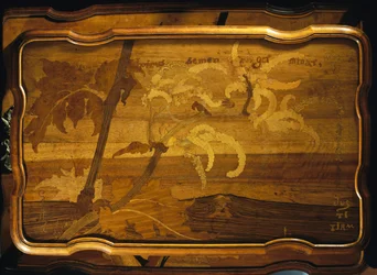 Pálmafák a tenger mellett, intarziás fa asztallap, Emile Galle (1846-1904), szecessziós stílus, Franciaország, XX. század