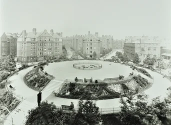 Boundary Estate: Arnold Circus, kilátás a nyilvános kertekre és lakásokra, London