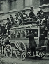 A London Bridge Railway lovas omnibusa utasokkal, 1880