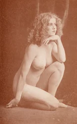 Nudista művészet: Cynthia (fekete-fehér fotó)