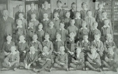 Iskolacsoport, ismeretlen iskola, 1895