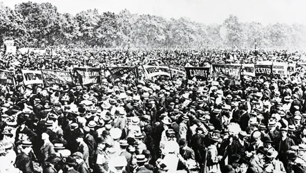 A nagy szavazatok a nőkért demonstráció a Hyde Parkban, 1908. június 12-én, vasárnap