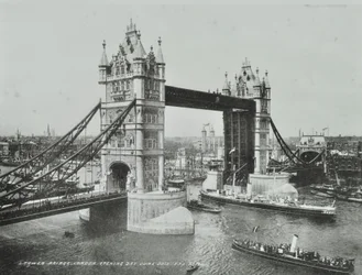 A Tower Bridge megnyitásának napján, 1894-ben