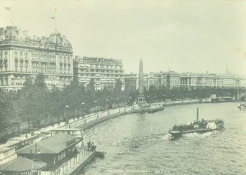 Victoria Embankment, Westminster LB: északra nézve a Hungerford Bridge felől, 1895