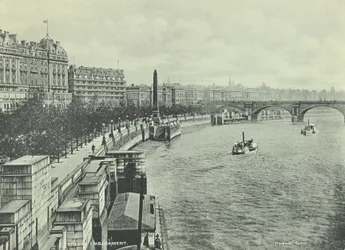Waterloo Bridge, Victoria Embankment, Westminster LB: északra nézve a Hungerford Bridge felől, 1895