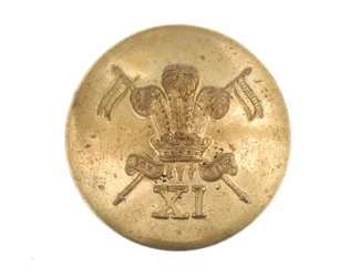Gomb, tiszt, 11