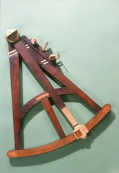 Hadleys kvadráns keresztirányú puszpáng skálával, 1750 körül (sárgaréz és fa)