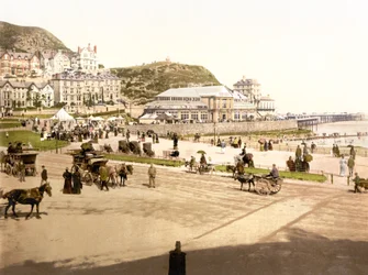 A tengerparton, Llandudno (kézzel színezett fotó)