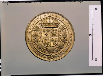 VIII. Henrik (1491-1547) pecsétjének hátlapja (arany) (előlapját lásd: 183056)
