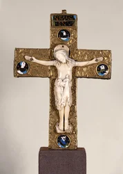 Szász feszület, angolszász, 1000 körül (elefántcsont és arany)