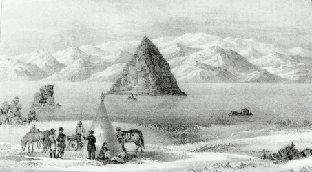 A tarack a Piramis-tónál 1844 januárjában, John C. Fremont 1842-ben a Sziklás-hegységbe és Oregonba és Észak-Karolinába 1843-44-ben végzett felfedező expedícióból, 1845-ben megjelent (világít)