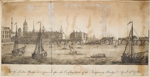 A London Bridge látképe, ahogyan az ideiglenes híd összeépítése után látszott, április 11.