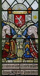 A W1 ablak Elizabeth Talbotot, Norfolk hercegnőjét és Elizabeth Tilneyt, Surrey grófnőjét ábrázolja a Mowbray család címerével.