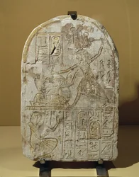 II. Ramszesz fáraó megveri a foglyokat. Stele szentelt ...