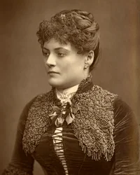 Sophie Eyre brit színésznő, 1887.