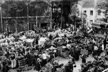A Központi Piacon kívül, Párizs, 1931.