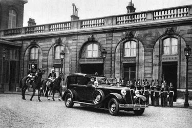 A köztársasági elnök kivonul, Párizs, 1931
