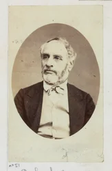 Delescluze Louis Charles (1809-1871). Újságíró, demokratikus és társadalmi forradalmi eszméi miatt több elítélésben, pénzbírságban és cayenne-i bebörtönzésben volt része (1830). A Kommün tanácsába választották, a ... bizottság tagja