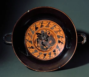 Antik etruszk: terrakotta csésze, amely Herkules és Triton tengeri szörny harcát jelképezi. Tarquiniából. Kr.e. 550. Tarquinia, Régészeti Múzeum