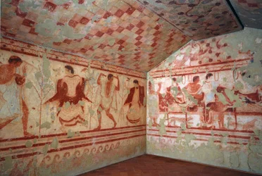 Etruszk művészet: lakomajeleneteket ábrázoló freskók. A Triclinium sírja. Kr. e. 5. század. Tarquiniai Nemzeti Régészeti Múzeum, Olaszország