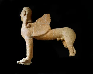 Etruszk civilizáció: terrakotta szfinx. Kr.e. 550-530. A 2. Murlo-palotából. Depositi Soprintendenza Archeologica del 