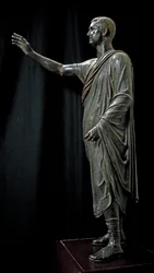 Római-etruszk művészet: Aulo Metello, a Szónok bronzszobra - Kr. e. 80, Pilából, Perugia közeléből, magassága 179 cm - Firenze, Museo Archeologico - Aule Metele (Aulus Metellus) portréja, más néven A Szónok (L