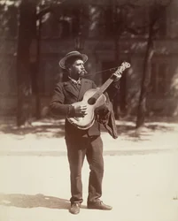 Gitáros, Paris