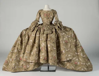 Udvari mantua