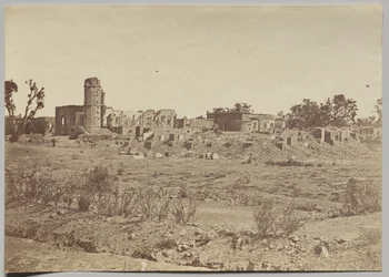 A templomkert és a rezidencia a távolban
