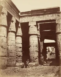 III. Ramszesz templomának első udvara Karnakban [Théba]