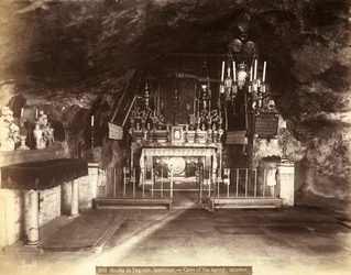 A Haláltusa barlangjának, vagyis a Haláltusa bazilikájának belseje, amelyet ma Nemzetek templomának neveznek, Jeruzsálemben. A hagyomány szerint Jézus itt töltötte utolsó pillanatait letartóztatása előtt