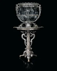 Egy francia „Japonisme” ezüstözött bronz akvárium és talapzat, Ferdinand Barbedienne, Édouard Lièvre terve, 1880 körül (ezüstös bronz)