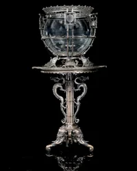 Egy francia „Japonisme” ezüstözött bronz akvárium és talapzat, Ferdinand Barbedienne, Édouard Lièvre terve, 1880 körül (ezüstös bronz)