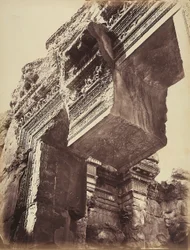 Részlet egy templom bejáratáról, Heliopolis vagy Baalbek régészeti övezetében, ősi szíriai város, ma Libanoni