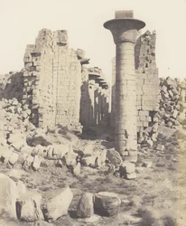 Karnak Théba, a palota udvara – Kilátás az I. pontból, 1851-52, nyomtatva 1853-54.