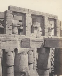 Karnak Théba, Palota - Hypostyle Hall - Window and Capitals of ..., 1851-52, nyomtatva 1853-54.