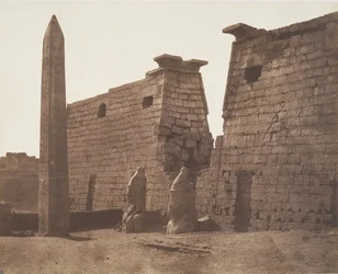 Luxor Théba, Előző építkezés – Kolosszoszoszlop és Obeliszk, 1851-52.