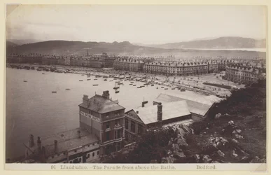 Llandudno – A felvonulás a fürdő felett