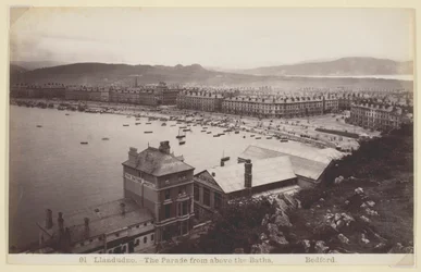 Llandudno – Felvonulás a fürdő felett, 186094.