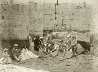 A walesi herceg partija a karnaki templomban, 1862