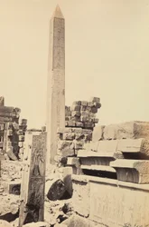"Egyiptom és Palesztina": gránit obeliszk, amelyet I. Tuthmosis fáraó és Hatsepszut királynő épített Amun-Ra nagy templomában, Karnakban, Egyiptomban